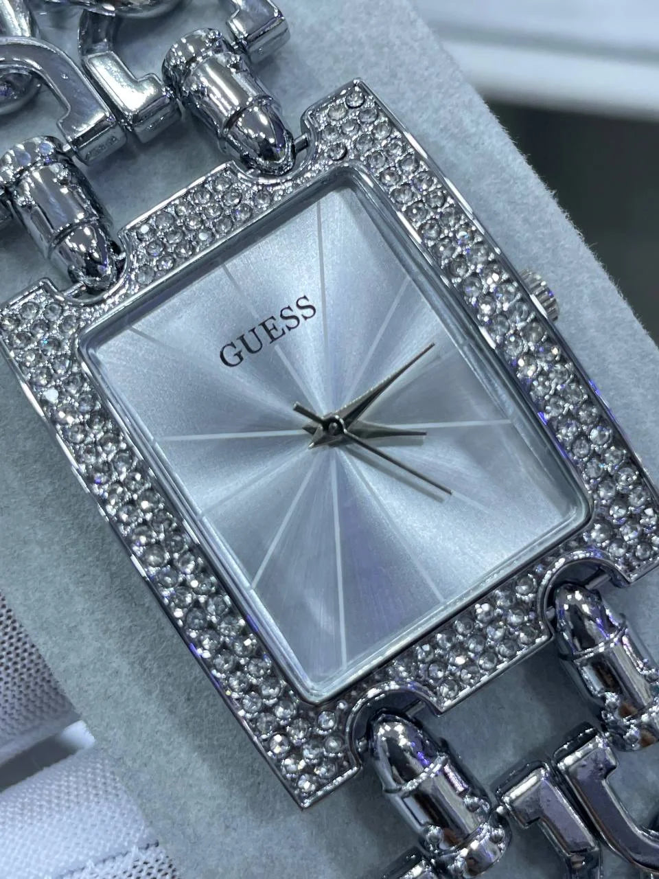 Montre GUESS - MG0004