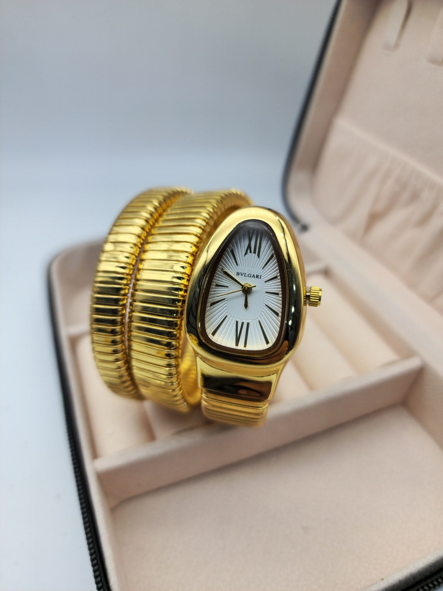 Montres Bulgari : Luxe et Innovation - BL0042