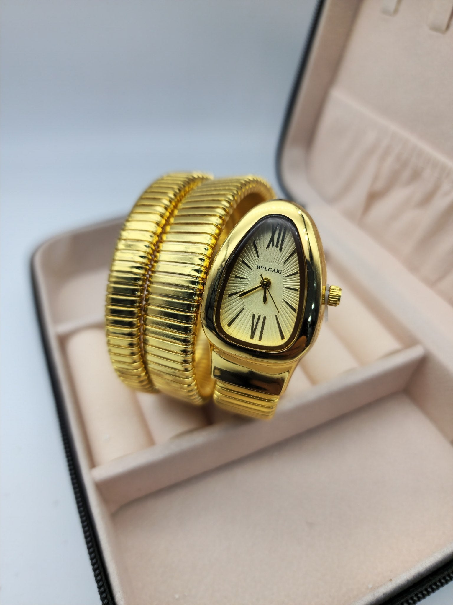 Montres Bulgari : Luxe et Innovation - BL0042