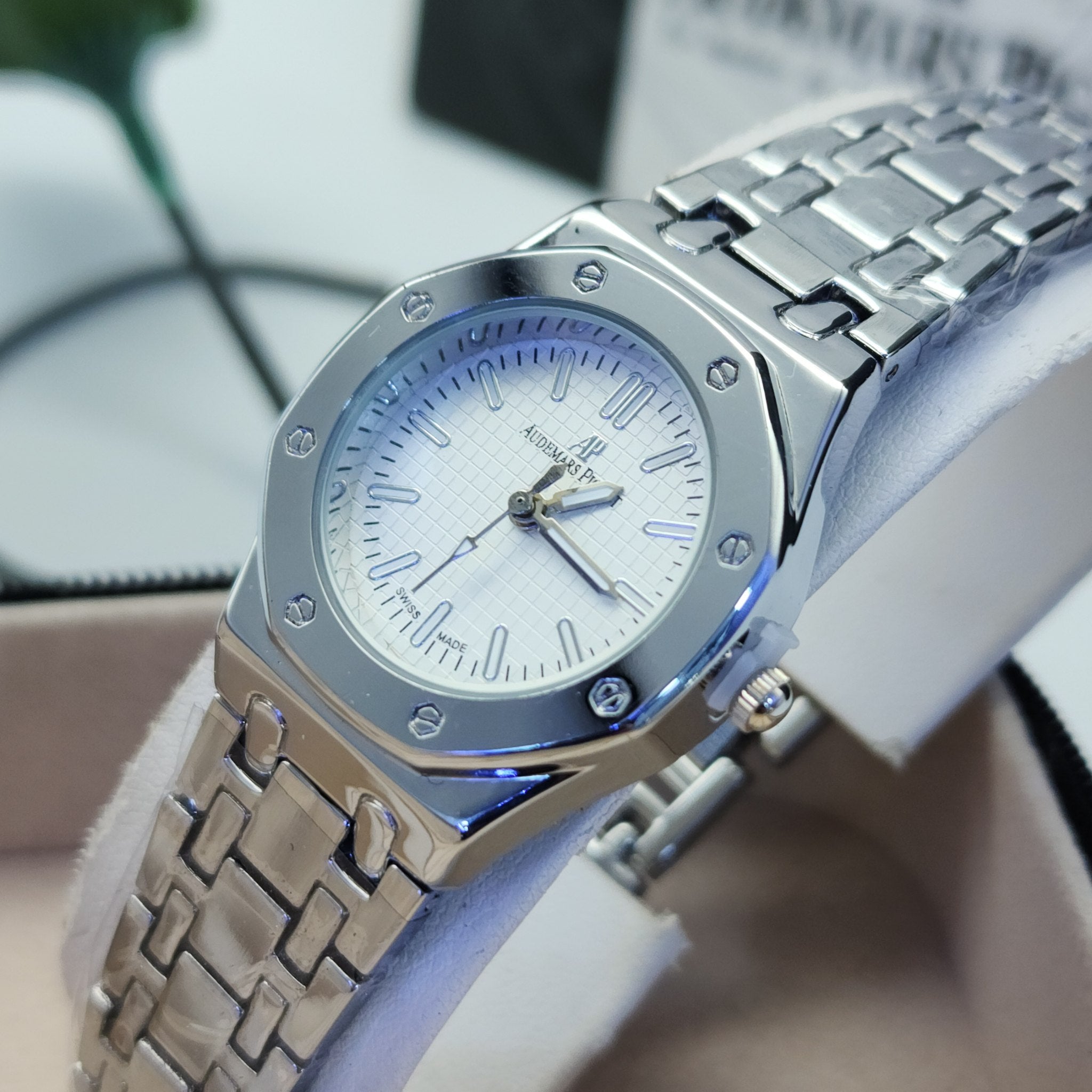 Montres Audemars Piguet : Excellence et Précision - AP0010