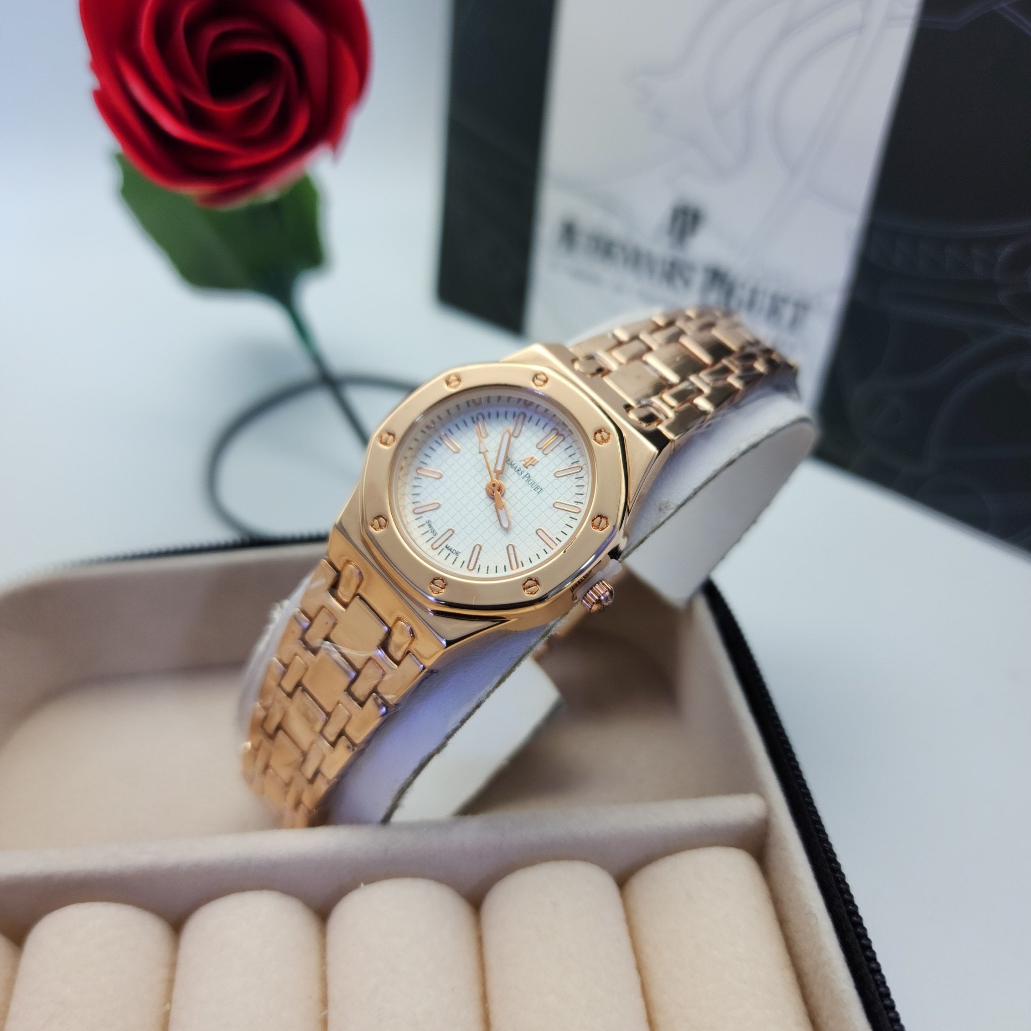 Montres Audemars Piguet : Élégance et Distinction - AE0011