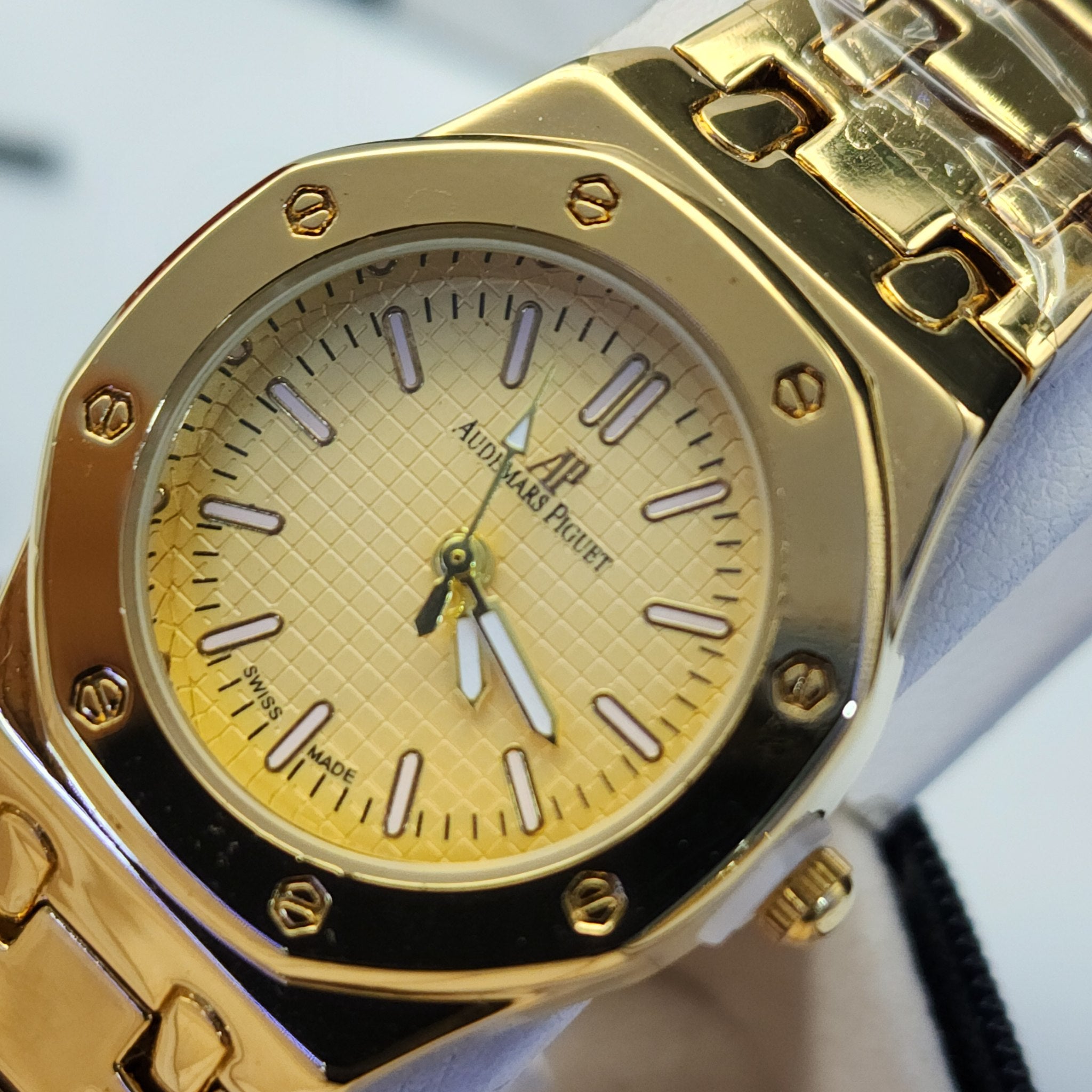 Montres Audemars Piguet : Luxe et Élégance - AE0012